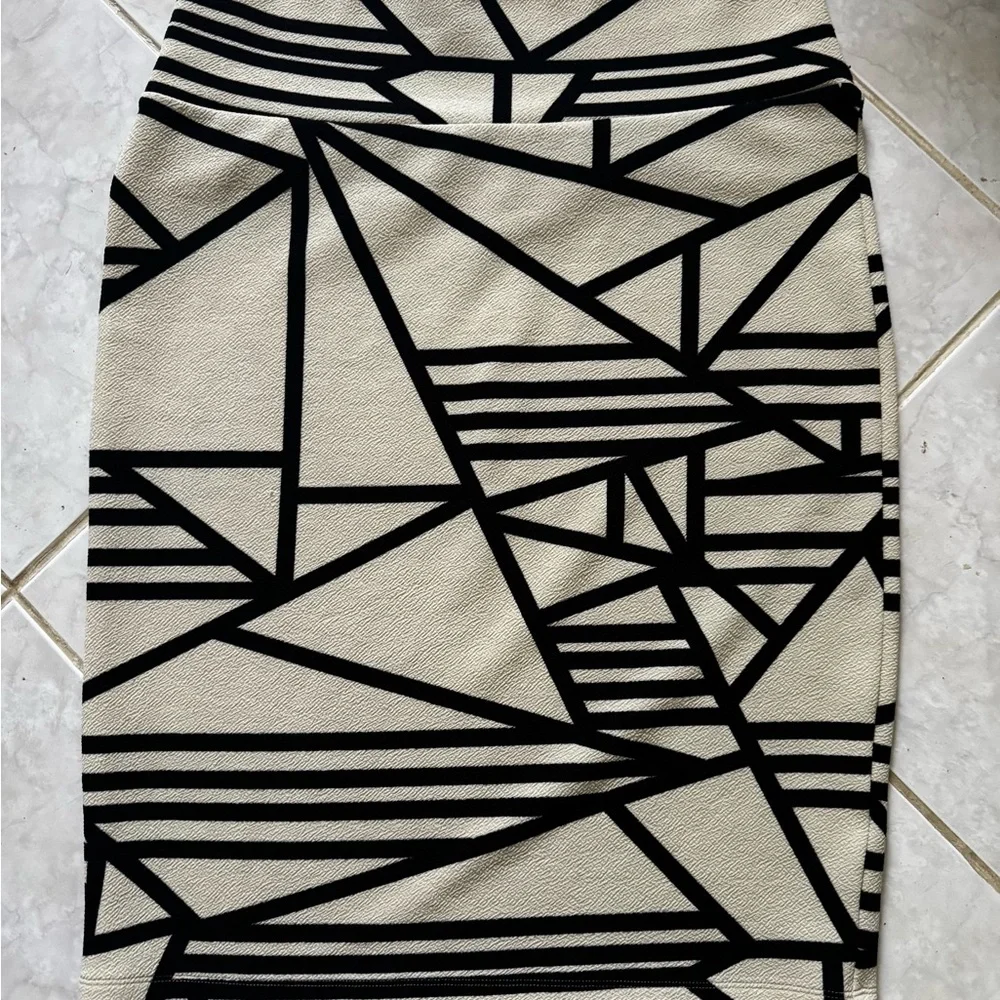 LuLaRoe Black Cream Geometric Pencil Skirt Size L Stretch Workwear